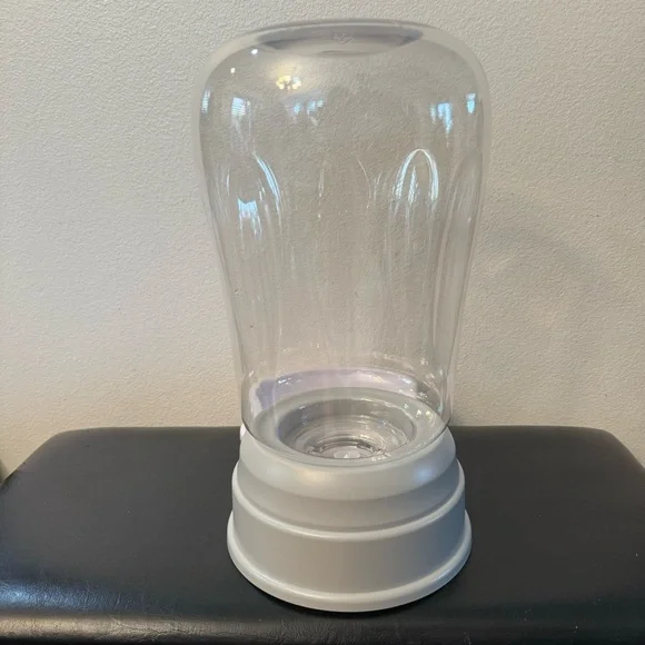 New. Automatic Pet/ Dog Water Bowl Dispenser 1.58 Gallon (6 L) – BPA-Free. Grey. - Picture 9 of 15